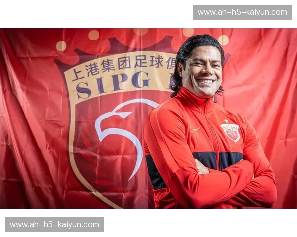 绿巨人与雄狮的钢铁碰撞:上港王朝的荣耀征程与辽宁足球的涅槃之梦